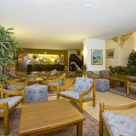 Metropol מלון 3*